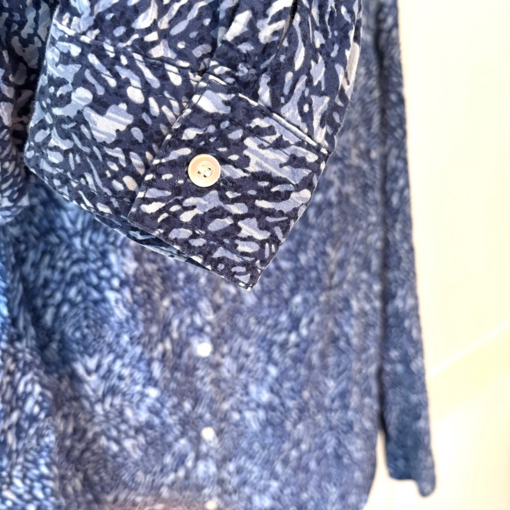 J.‎ McLaughlin Women's Blue Abstract Patterned Button Front Shirt in Size L - Picture 6 of 11